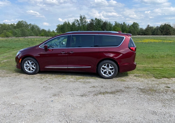 Chrysler Pacifica cena 115000 przebieg: 170000, rok produkcji 2018 z Myszków małe 781